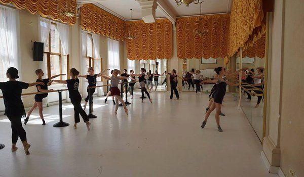 HAMU prodloužila uzávěrku přihlášek pro dálkové studium tance a umožnila zaslat domácí video 