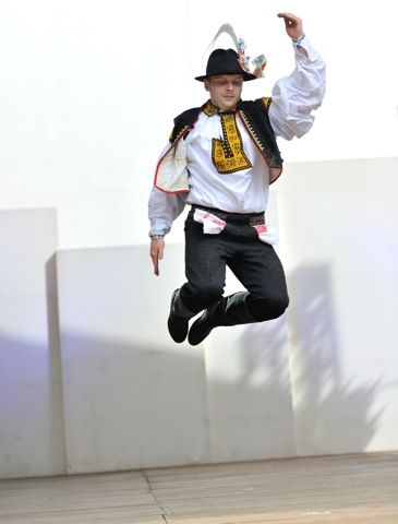 Soutěž ve verbuňku. Foto: Archiv festivalu.