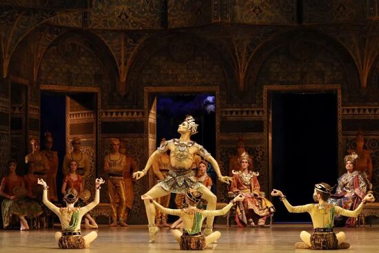 La Bayadère (Paul Marque). Foto: Svetlana Lobof/Opéra national de Paris.