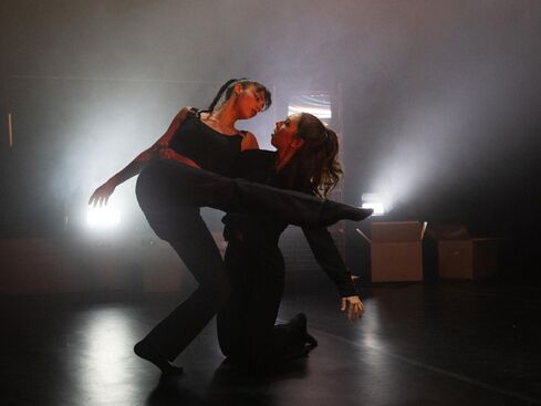 Next Place. Balet Jihočeského divadla: Luigia Saccardo, Sophie Debou. Foto: Petr Zikmund. 