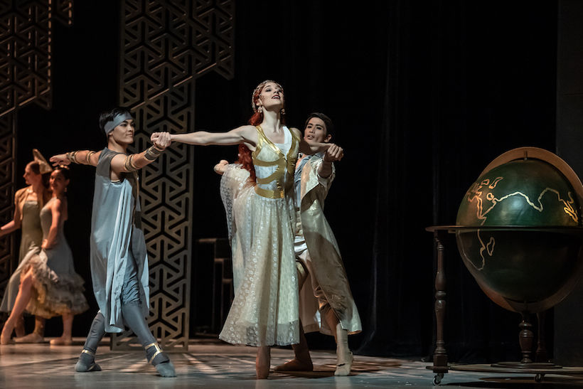 Corsaire  (Takafumi Tamagawa, Adrienn Tiszai, Koki Nishioka). Photo: Serghei Gherciu.