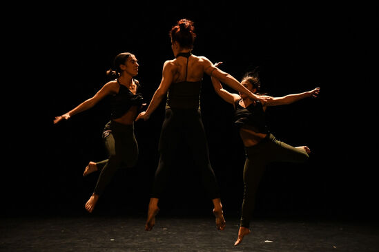 Ženy z hlíny (Giorgia Scisciola, Sara Angelucci, Francesca Amante). Foto: Michal Hančovský.