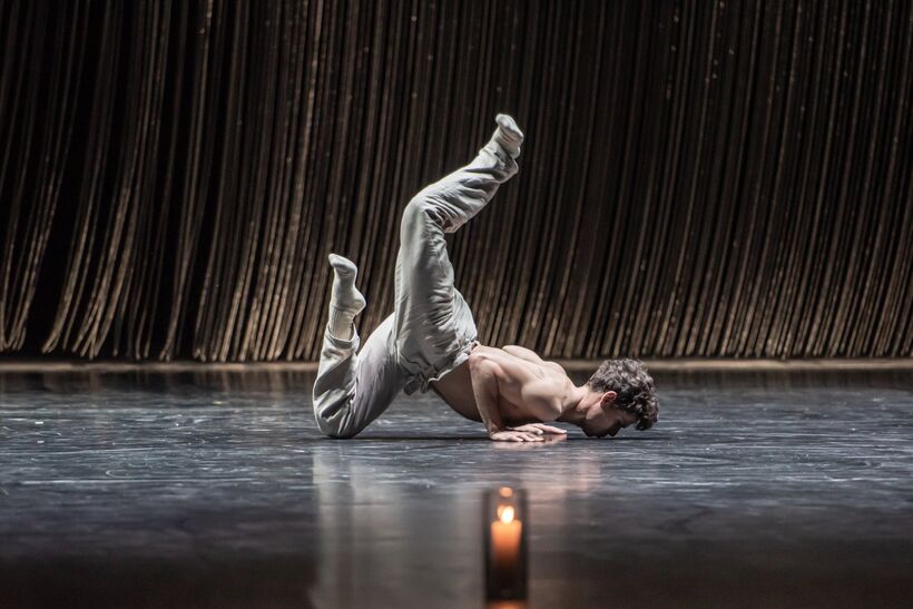 Kylián – Mosty času, Gods and Dogs (Ondřej Vinklát). Foto: Serghei Gherciu.