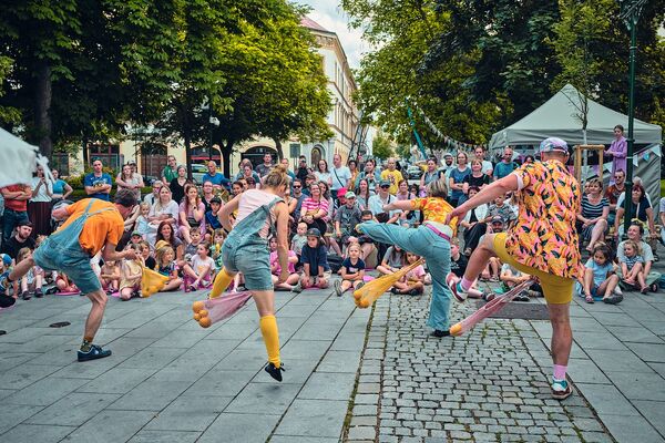 Žonglobalizace odstartovala. První festivalový den přilákal stovky návštěvníků