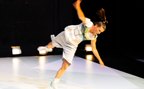 Tělo Martiny Hajdyla Lacové jako živoucí archiv taneční i životní zkušenosti v inscenaci Second Practice