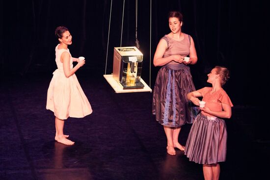 Kaffeeklatsch (Andrea Vykysalá, Karolína Křížková, Eva Stará). Foto: Dita Havránková.