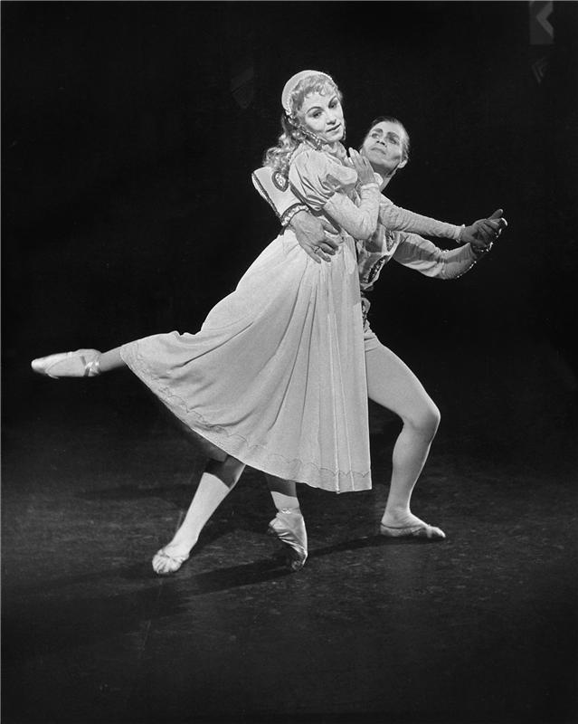 Doktor Faust, Eliška Slancová (Markétka), Karel Lukšík (Faust). Foto Jaromír Svoboda, zdroj Archiv ND.