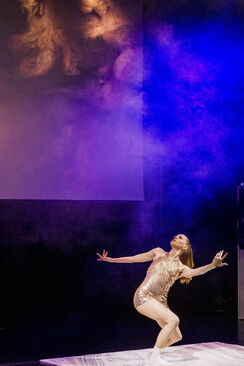 Ikonická jízda. Becka McFadden. Foto: Natálie Divincová. 