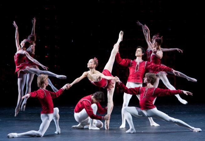 V rámci projektu Bolšoj balet živě budou v neděli promítány Balanchinovy Drahokamy