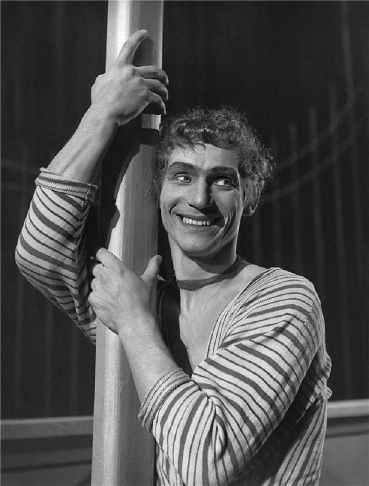 Sluha dvou pánů - Miroslav Kůra (Truffaldino). Foto: Jaromír Svoboda Sluha dvou pánů - Miroslav Kůra (Truffaldino). Foto: Jaromír Svoboda