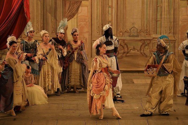 Dva barokní balety na nádvoří Lichtenštejnského paláce v Praze