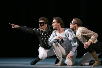 Romeo a Julie (Igor Cvirko, Vladislav Lantratov, Dmitrij Dorochov). Foto Damir Jusupov