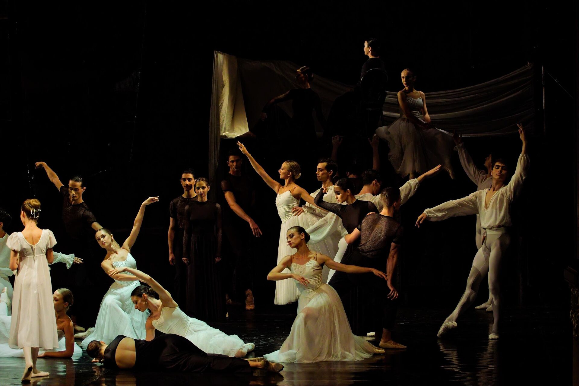 Proměny. Balet Divadla města Ústí nad Labem. Foto: zdroj archiv Divadla města Ústí nad Labem.