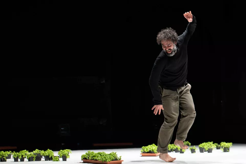 Dance is not for us. Omar Rajeh. Foto Giuseppe Follacchio.