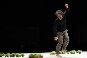 Dance is not for us. Omar Rajeh. Foto Giuseppe Follacchio.