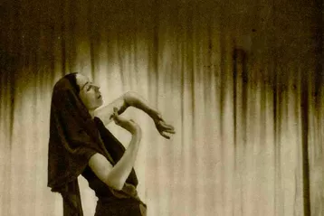 Laurette Hrdinová. Foto: M. Bernat. Zdroj: Tanečníce ve fotografii, sborník svazu TANEC - RYTMIKA - GYMNASTIKA, Praha, 1944