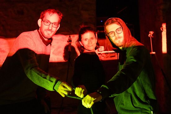 Light Underground - Tanzometr (Dominik Jančík, Dora Sulženko Hoštová, Jan Čtvrtník). Foto: Michal Hančovský.