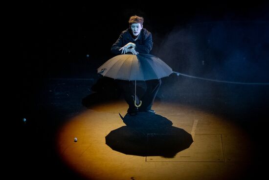 Mime on the Moon. Radim Vizváry. Foto: Anna Šolcová. 