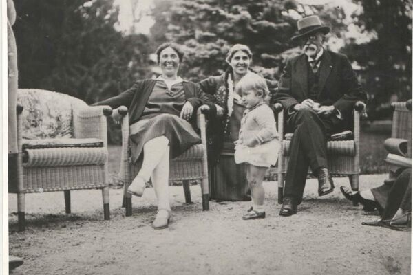 Eva Kröschlová s TGM (Topolčianky 1928). Foto Kyliánovo taneční centrum a knihovna v Praze.