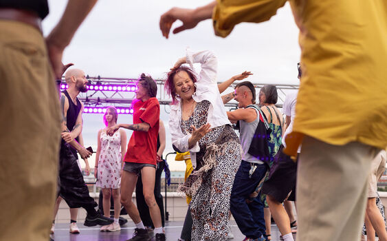 Boření stereotypů a mísení kultur na TANCI PRAHA. Energie, která diváky zvedla ze židlí