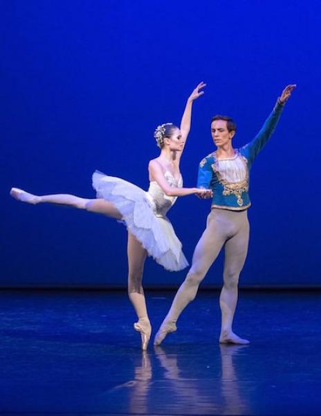 Pas de deux z Bajadéry (R. Příhodová, A. Zvonař). Foto: archiv Baletu Gala