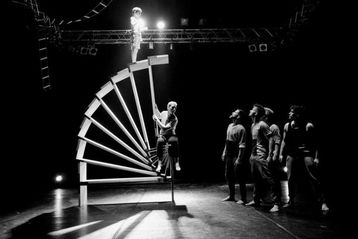 WALLS & HANDBAGS (Losers Cirque Company,STK Theatre Concept/SKUTR). 