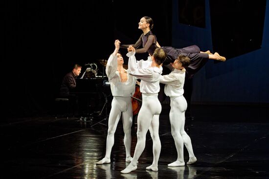 Proměny. Balet Divadla města Ústí nad Labem. Foto: zdroj archiv Divadla města Ústí nad Labem.