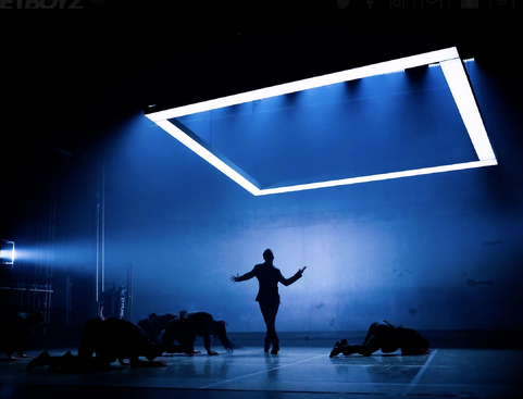 Deluxe - Bradley 4:18 (BalletBoyz). Foto: George Piper.