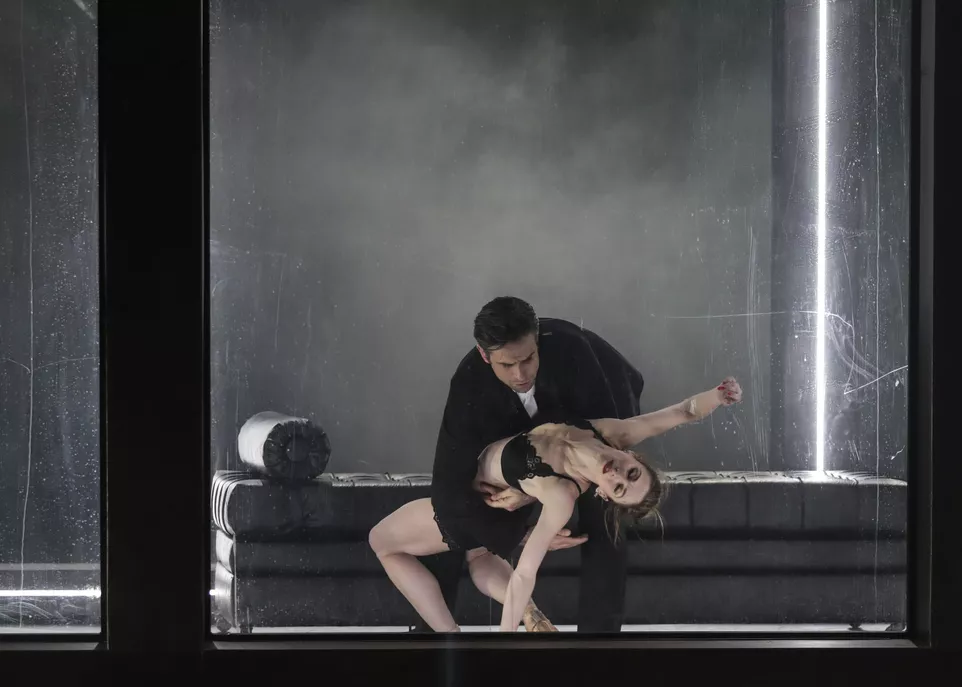 Dáma s kaméliemi (Klaudia Radačovská, Martin Svobodník). Foto Ctibor Bachratý.