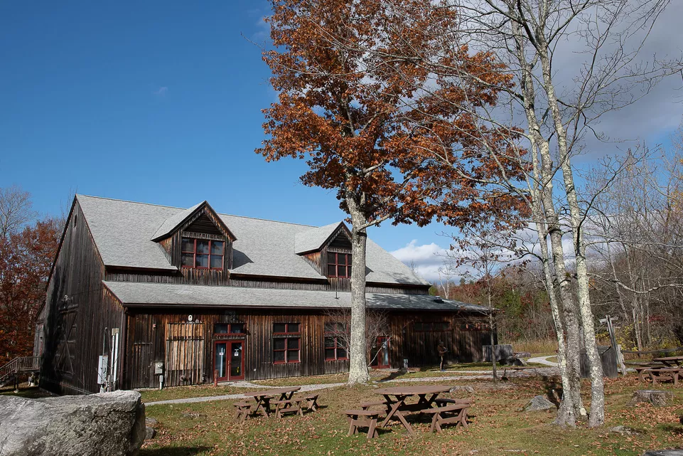 Divadlo Jacob‘s Pillow před požárem. Zdroj Twitter.