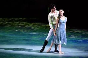 Popelka (Alina Cojocaru, Isaac Hernandez). Foto: Laurent Liotardo.