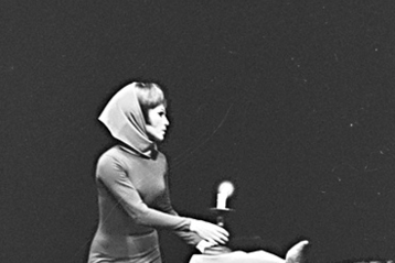 Knoflík 1968 (L. Kovářová). Foto: Vilém Sochůrek, Divadelní ústav.