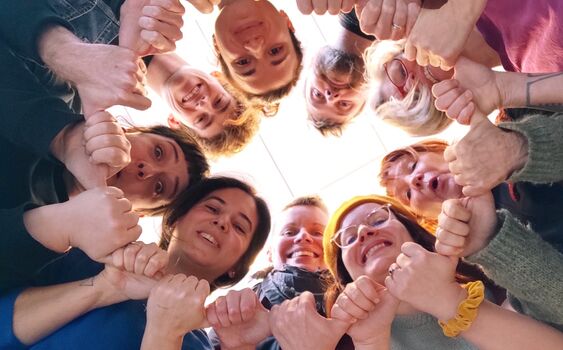 Je možné propojení cirkusu a psychologie? Publikace Circus Clinic ukazuje na odborných studiích, že je
