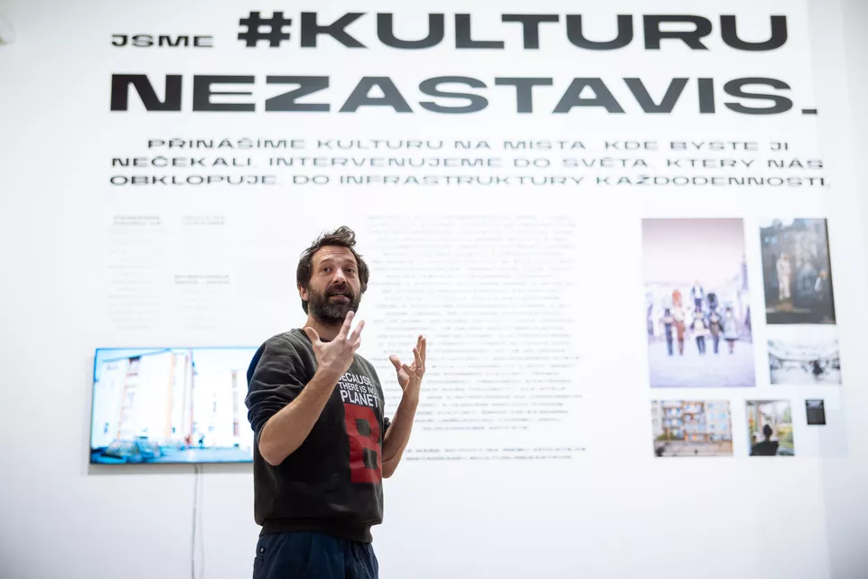 Vít Neznal. Výstava 5 let #kulturunezastavis, 2025. Foto: Lukáš Bíba.