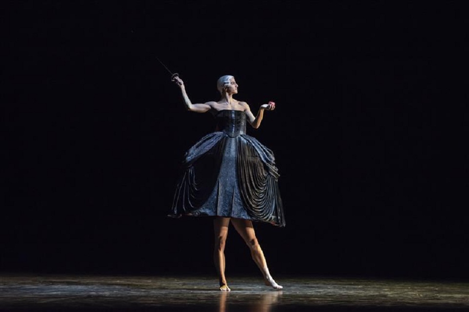 Kylián – Mosty času, Šest tanců (Domenico di Cristo). Foto: Sergej Gherciu.