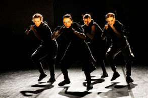 Amazonky (Fanny Barrouquére, Markéta Frösslová, Simona Machovičová, Barbora Rokoszová). Foto Michal Hančovský.