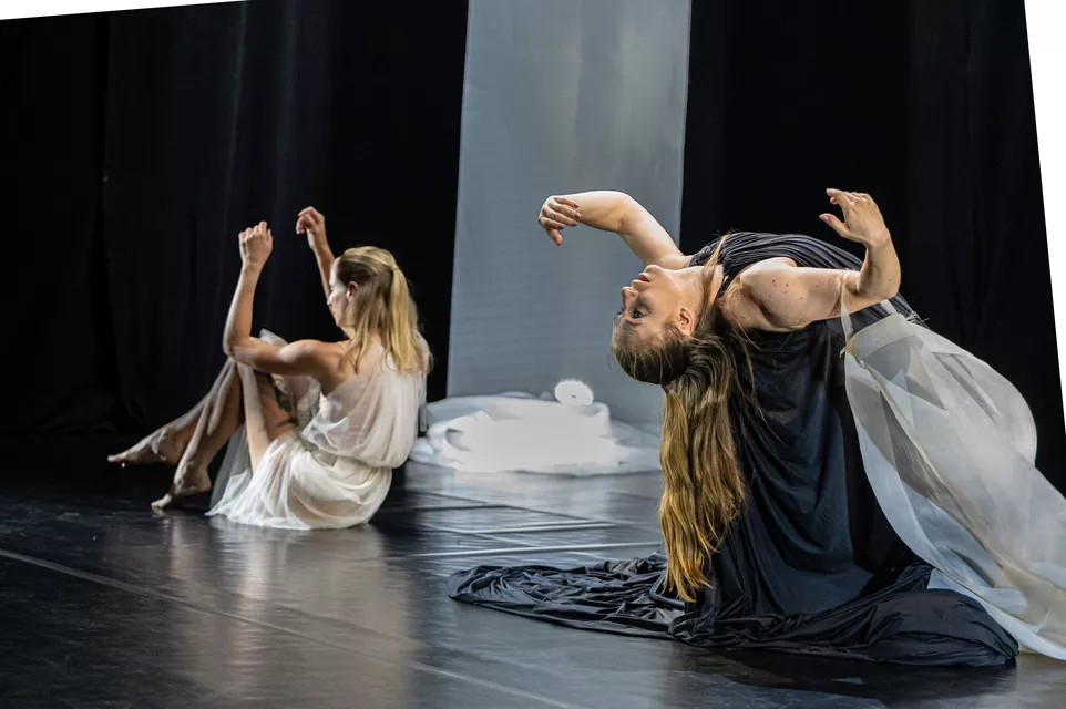 IDENTITY. Hana Gallinová a Klára Uhlířová. 