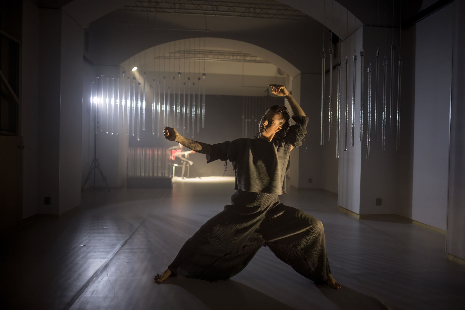 Smoke and Mirrors. Francesca Amy Amante a Filip Zubák. Foto: Vojta Brtnický. 