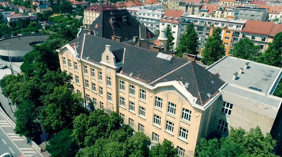 Nová strašnická škola V Olšinách. Foto archiv.