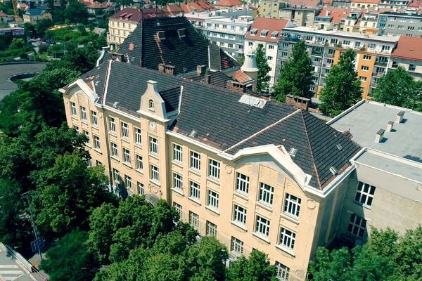 Nová strašnická škola V Olšinách. Foto archiv.