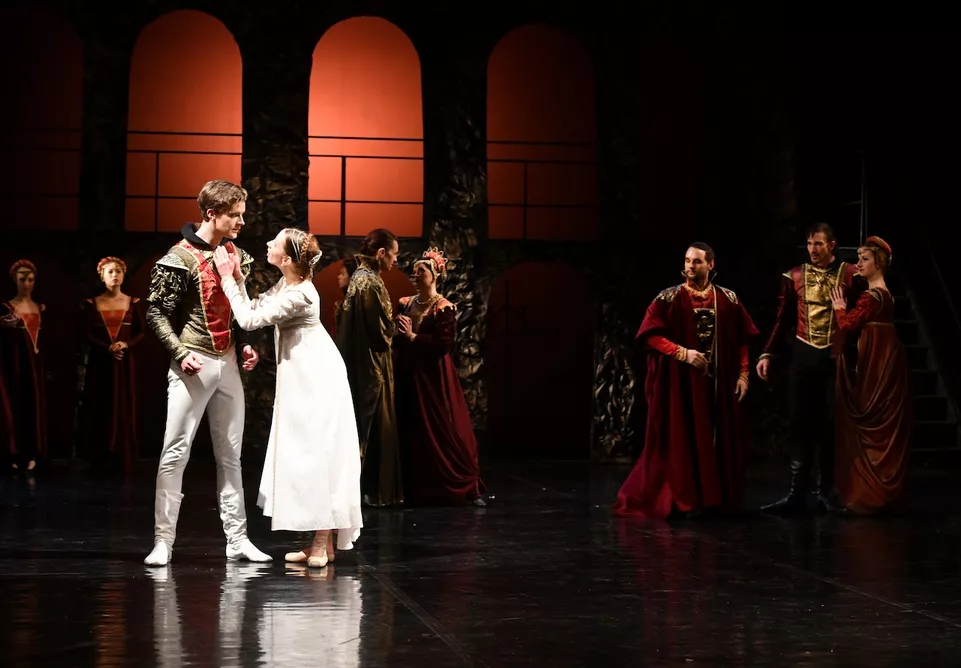 Romeo a Julie (Eliška Černohlávková, Roman Soviar). Foto: Petr Berounský.