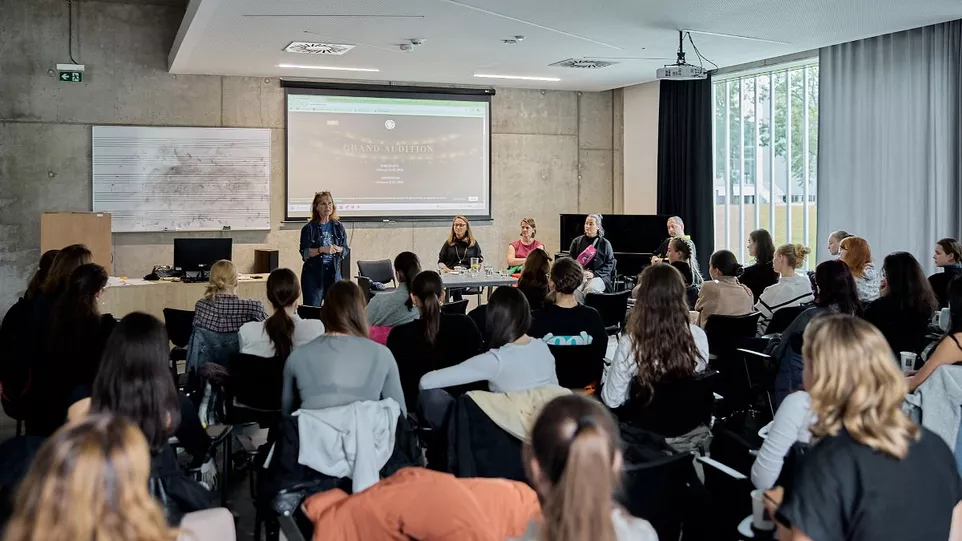 Sympozium Přicházení na Ostravské univerzitě – Lenka Dřímalová. Foto Kamil Hauptmann.