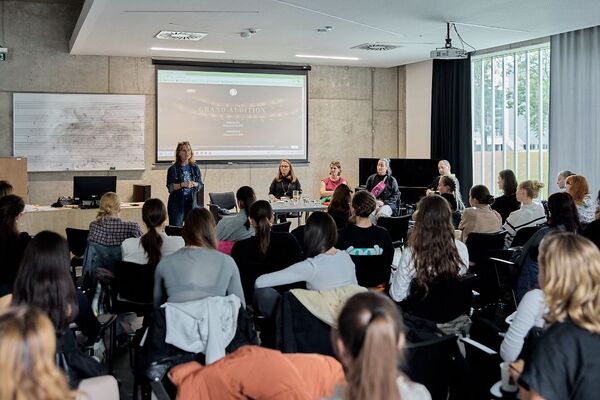 Sympozium Přicházení na Ostravské univerzitě – Lenka Dřímalová. Foto Kamil Hauptmann.