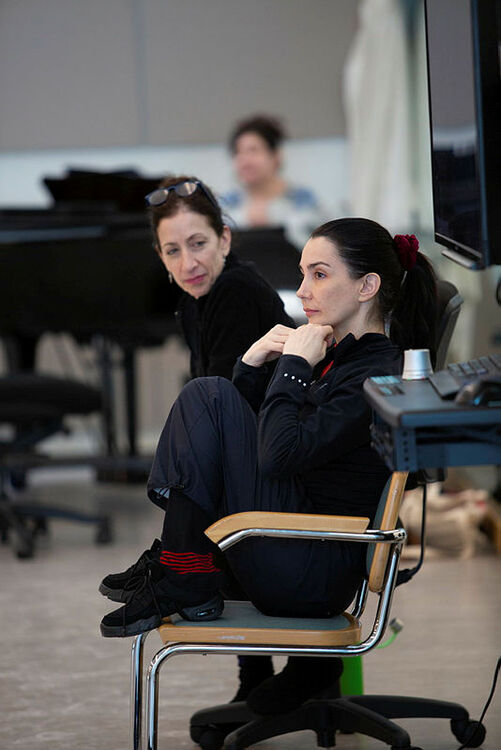 Joanna Berman a Tamara Rojo během zkoušky. Foto: © Lindsey Rallo. Poskytnuto s laskavým svolením San Francisco Ballet.