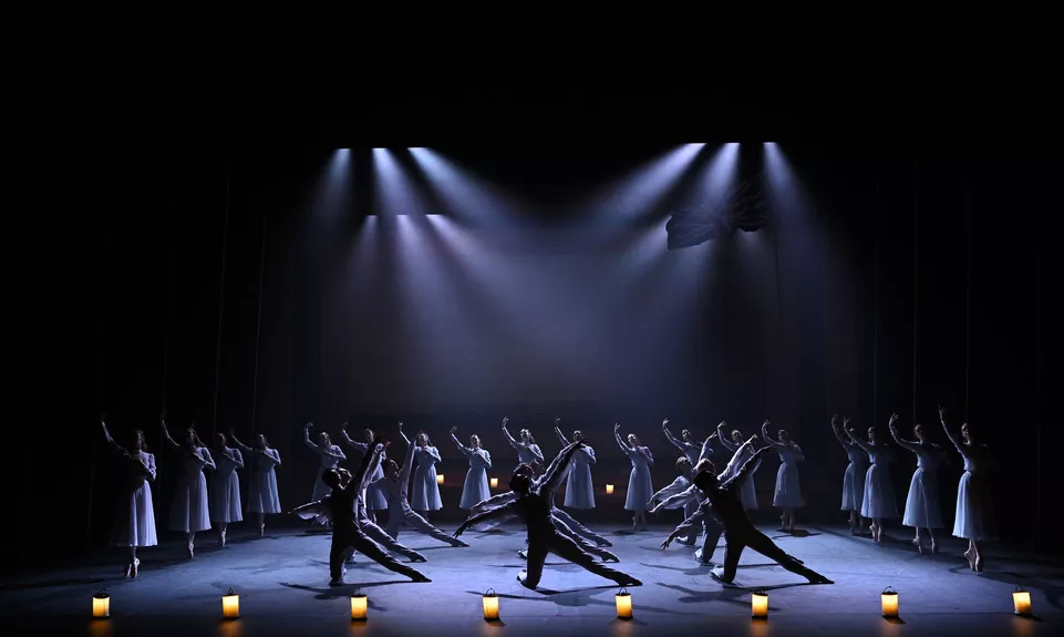 Raymonda (English National Ballet). Foto Laurent Liotardo.