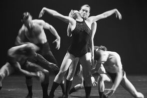 OCD Love (L-E-V DANCE COMPANY). Foto Gil Shani.