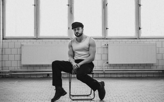 Nemá smysl předstírat, že jsem pokračovatelem slavných tvůrců minulosti. Chci být umělcem dneška, říká Mates Petrák