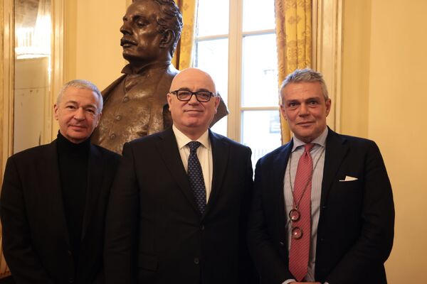 Fortunato Ortombina, Frédéric Olivieri, Paolo Gavazzeni. Zdroj Teatro alla Scala.
