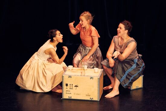 Kaffeeklatsch (Andrea Vykysalá, Karolína Křížková, Eva Stará). Foto: Dita Havránková.