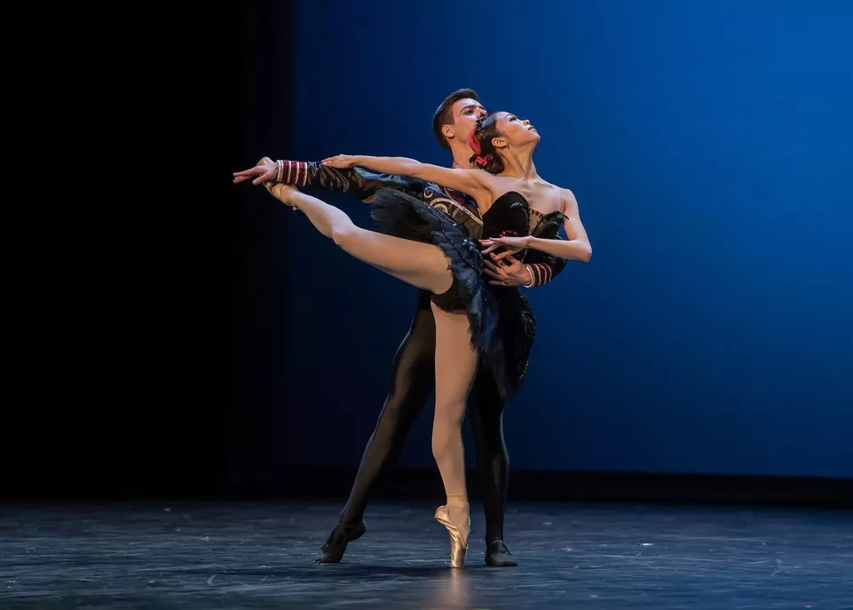 Labutí jezero (Sawa Shiratsuki, Sergio Méndez Romero). Foto: Serghei Gherciu.